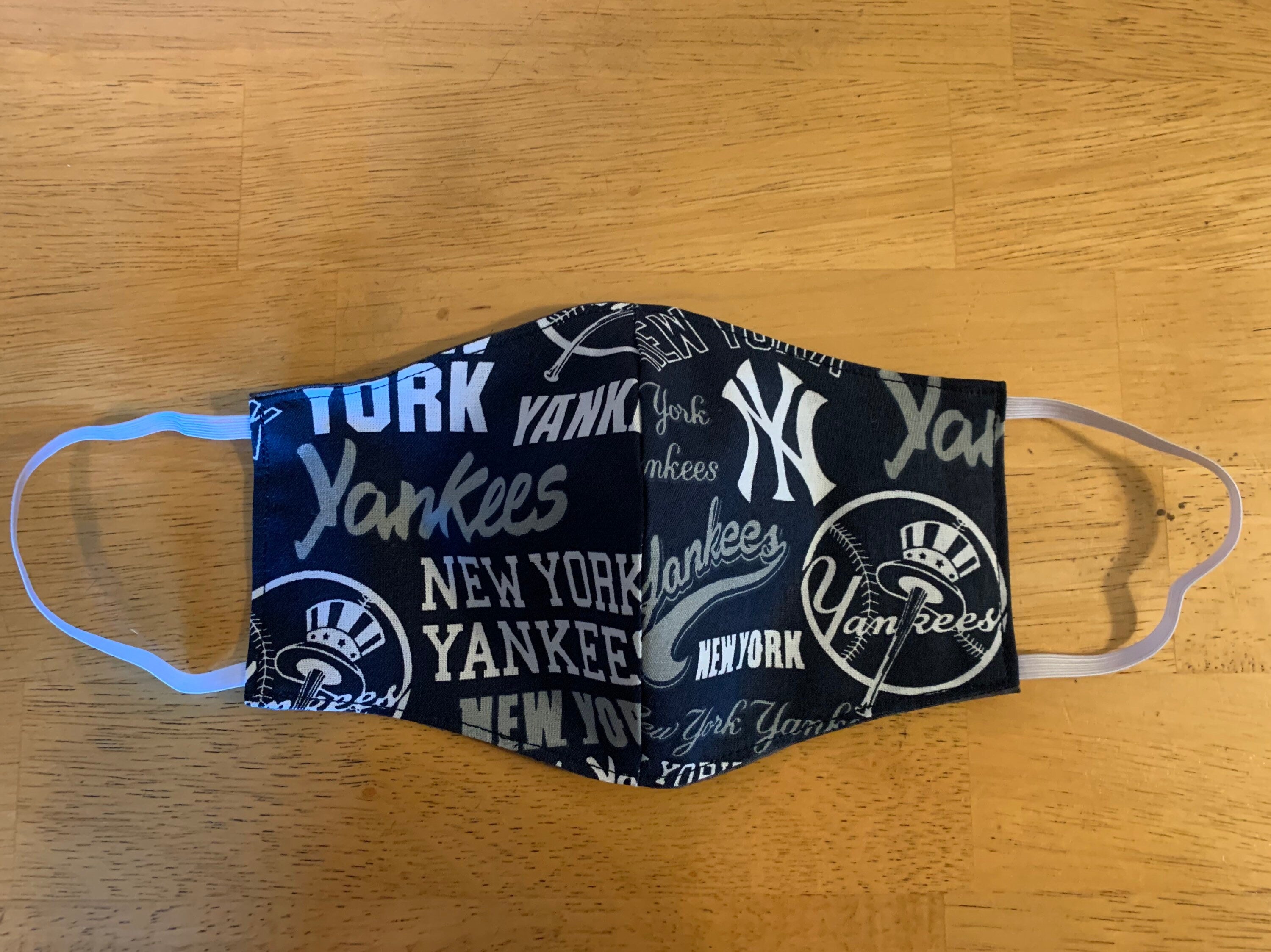 New York Yankees Reversible and Washable Face Mask! NEW!