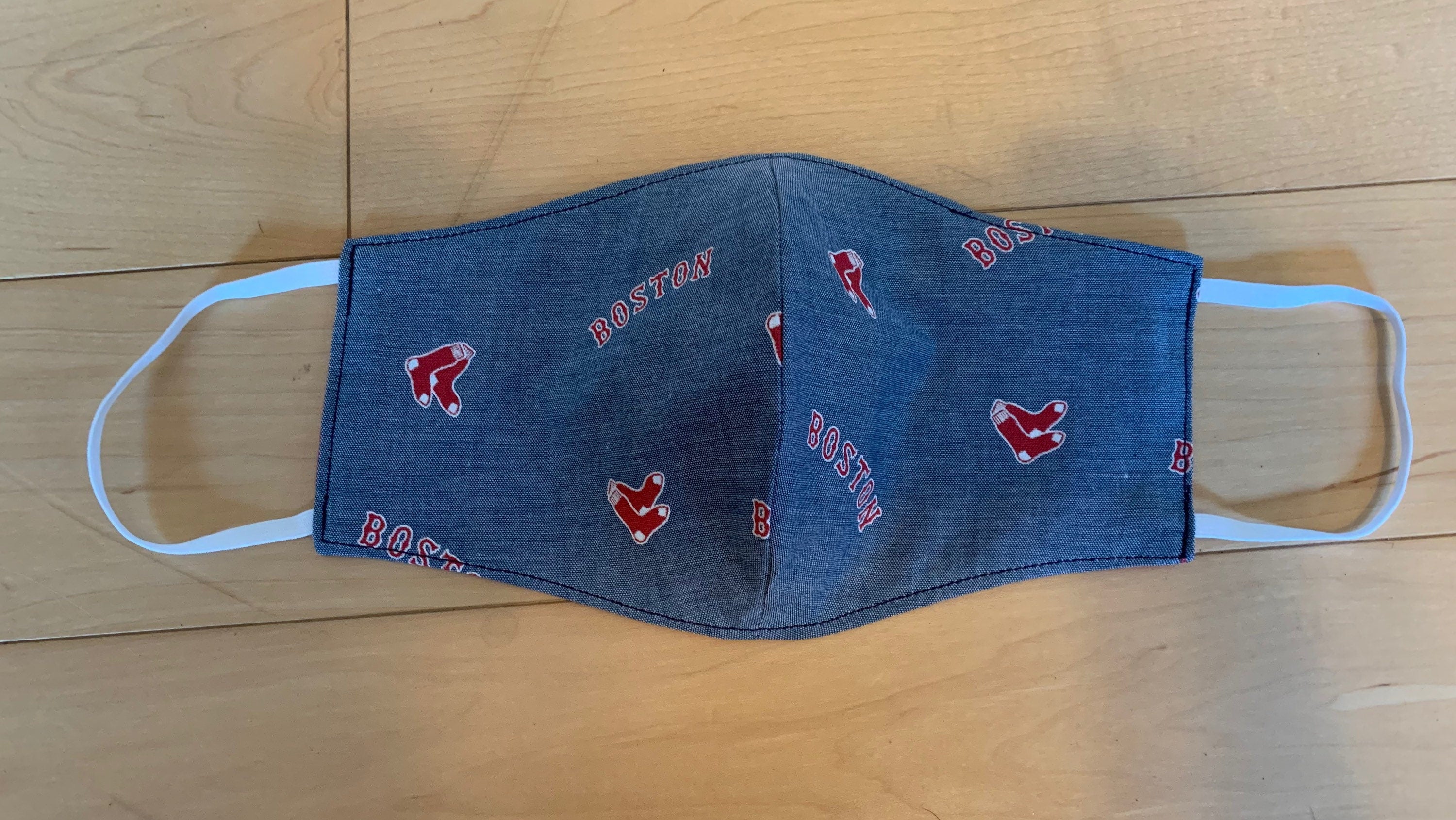 Boston Red Socks Reversible and Washable Face Mask!! NEW