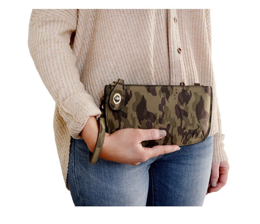 Camo Crossbody Wristlet Clutch !NEW