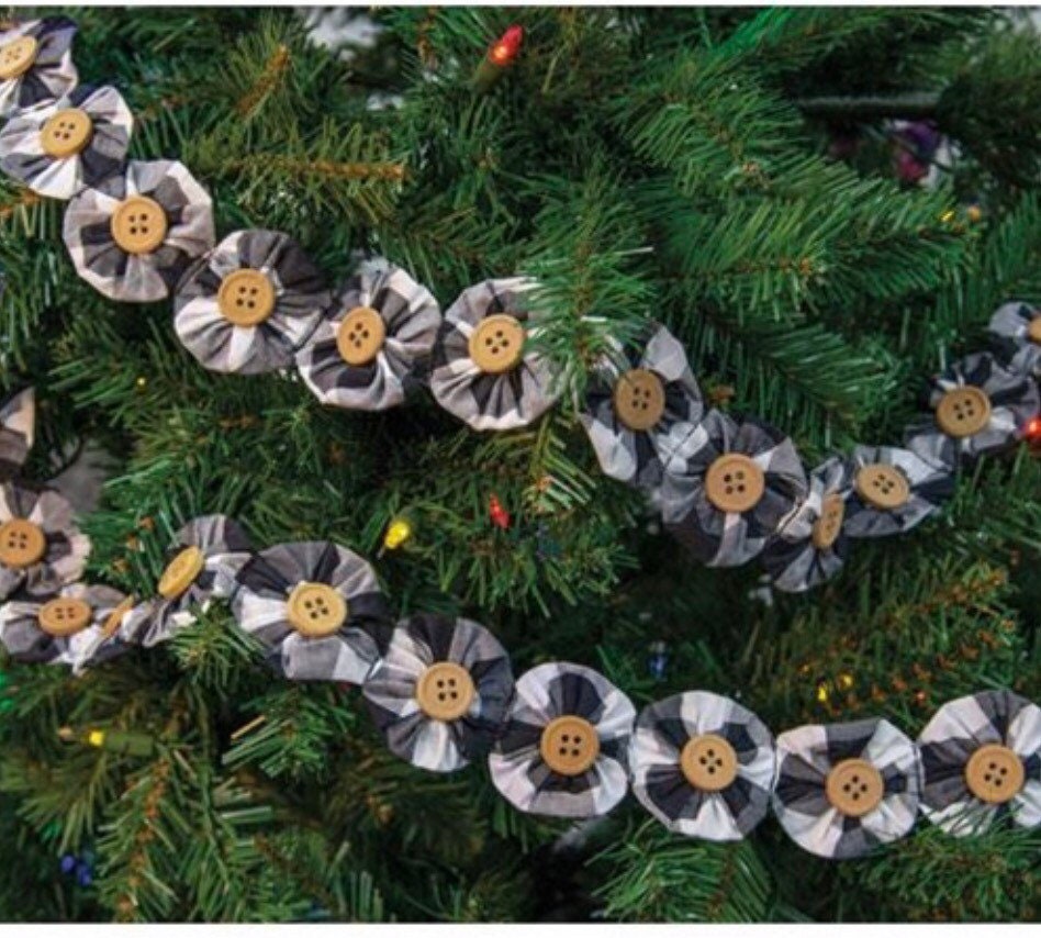 Black & White Buffalo Check Yo-Yo Garland! NEW