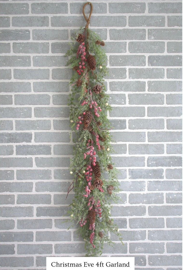 Christmas Eve 4’ Garland! NEW